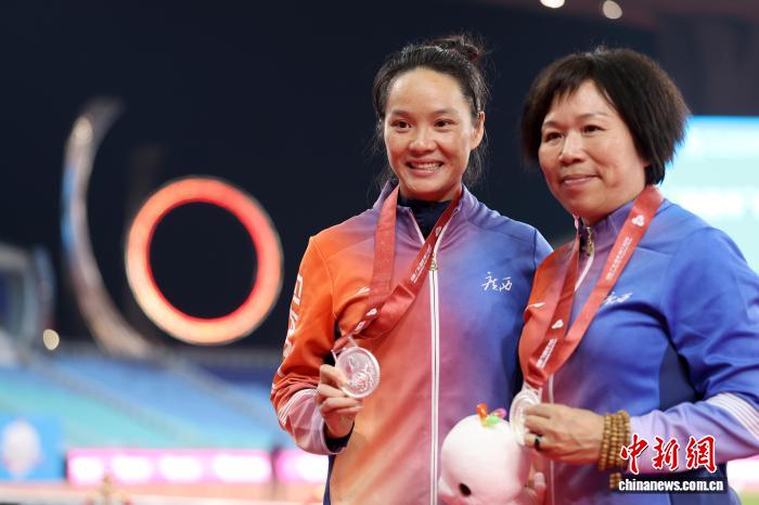 短跑名将韦永丽退役圆满落幕，返回广西南宁师