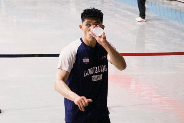 赛后冲突升级 鲁吐布拉受伤引关注