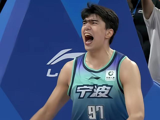 赛后冲突升级 鲁吐布拉受伤引关注