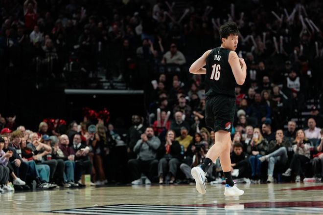 开拓者G1惨败马刺 杨瀚森或成翻盘关键