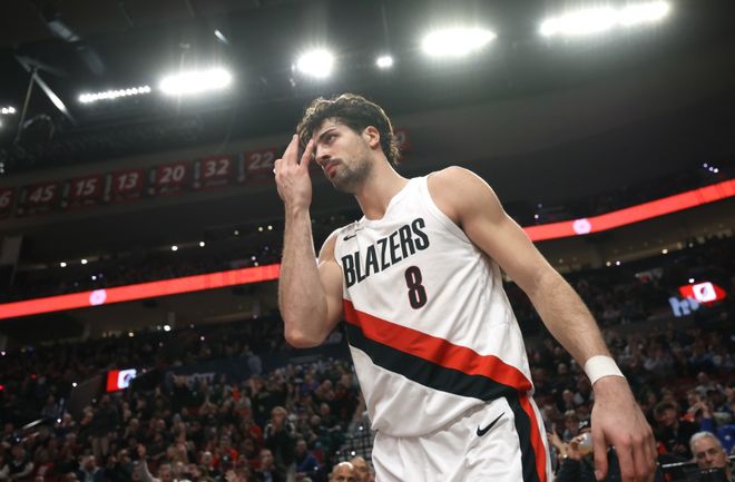 开拓者G1惨败马刺 杨瀚森或成翻盘关键