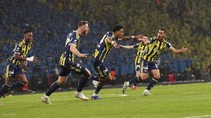 费内巴切主场遭里泽体育逼平 争冠形势再添变数