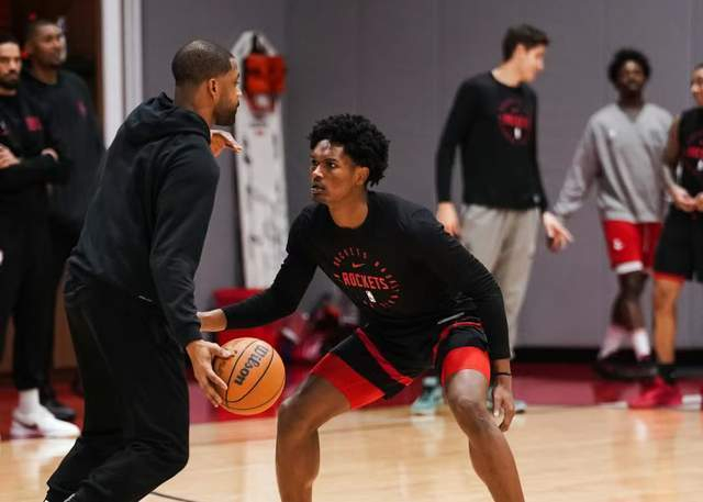 阿门汤普森爆发23+12+8助攻 火箭队顶薪续约引热议