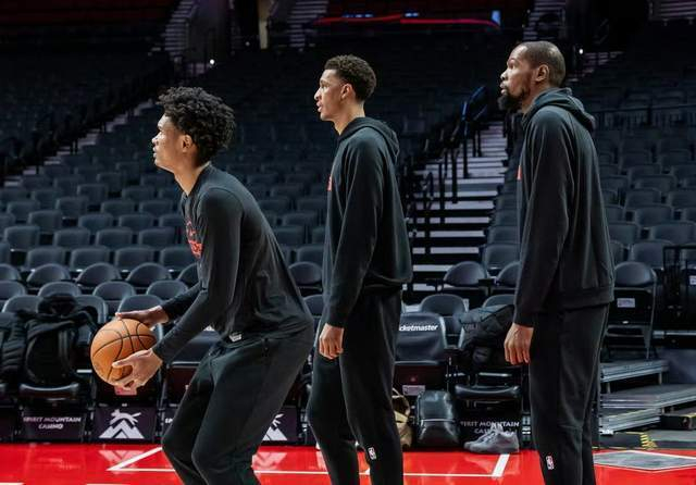 阿门汤普森爆发23+12+8助攻 火箭队顶薪续约引热议