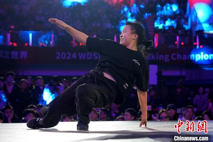 霹雳舞世锦赛：刘清漪获女子亚军 中国男子首夺